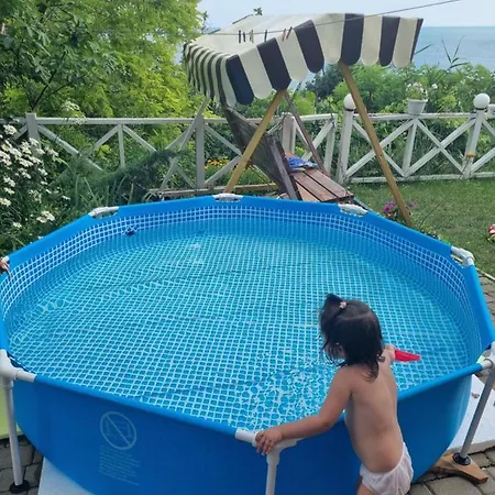 1 с видом на море